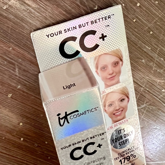 It Cosmetics CC Cream Color correcting full coverage cream. Anti-Aging Hydrating - Picture 5 of 15